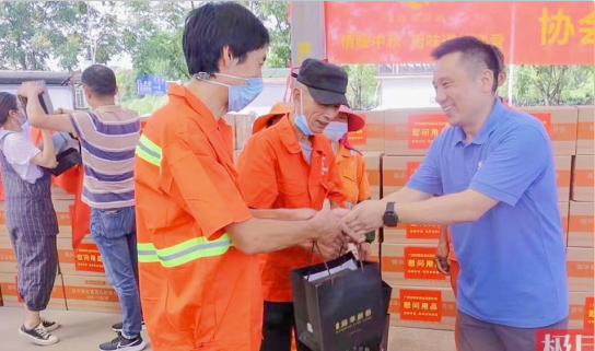 必威 betway必威暖心！爱心企业锦华食品捐赠130万月饼慰问城市守护者(图2)