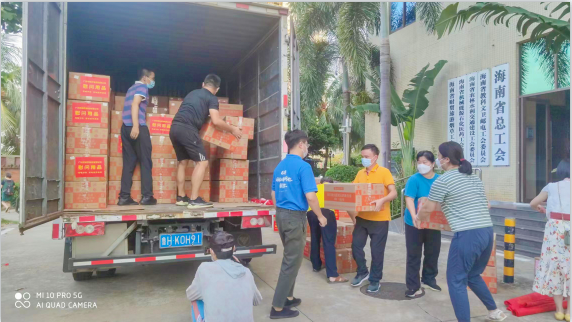 必威 betway必威暖心！爱心企业锦华食品捐赠130万月饼慰问城市守护者(图3)