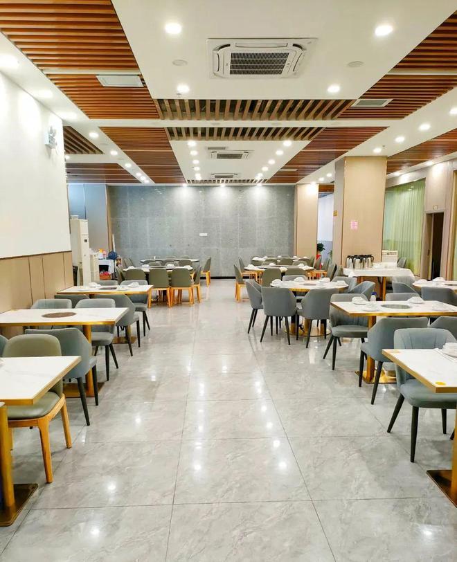 必威 betway必威客村「珍品多粤菜酒家」38折开吃！99元：走地鸡、无骨猪手、葱香扇子骨、鹅肾顶4道招牌菜+茶位！阿妈都话抵！(图2)