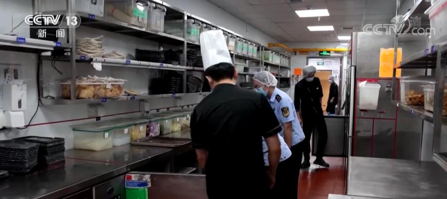 各地监管部门加强食品安全监管 确保群众买得放心必威 必威betway(图2)
