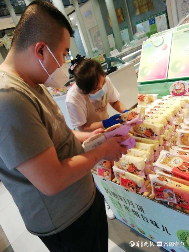 合格率100%！烟台在售月饼必威 betway必威食品安全状况良好(图1)