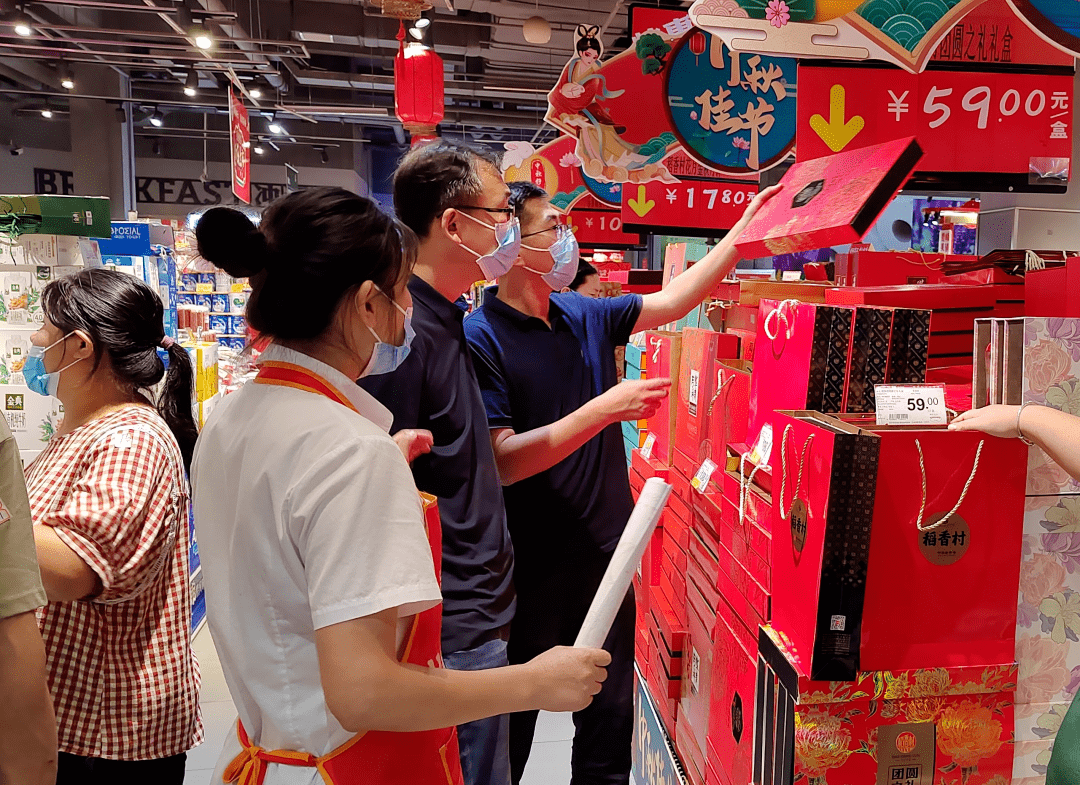 莒南县市场监管局开展月饼等必威 betway必威节令性食品专项检查(图3)