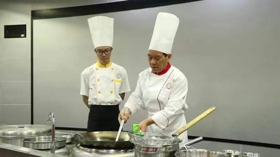 粤菜教头黎永泰：深耕讲台36年桃李满天下必威 betway必威(图1)