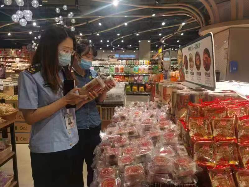 成都开展月饼市场必威 必威betway专项检查(图1)
