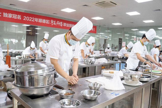 八仙过海 必威 betway必威各显神通！顺德区“粤菜师傅”技能大赛完美落幕！(图2)