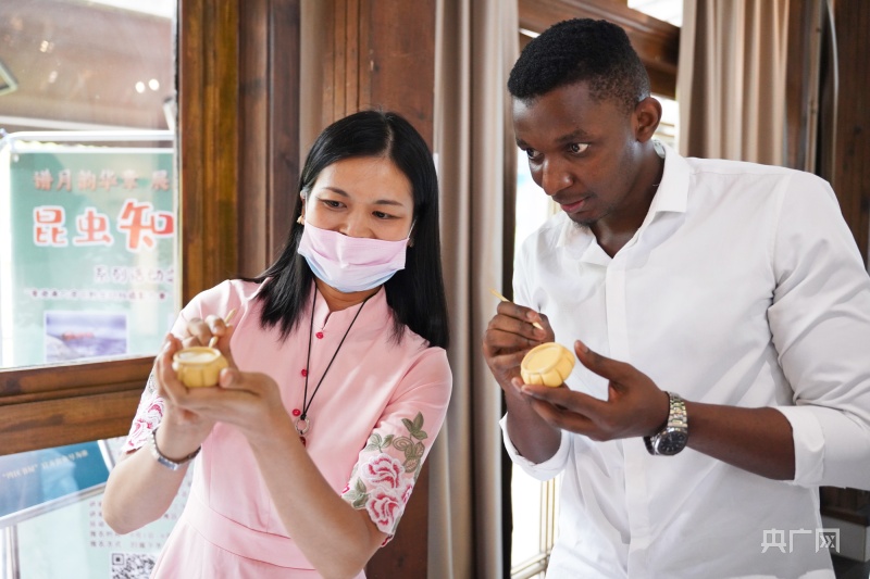 湾区粤味浓！当外国青年遇上粤菜师傅……必威 betway必威(图1)