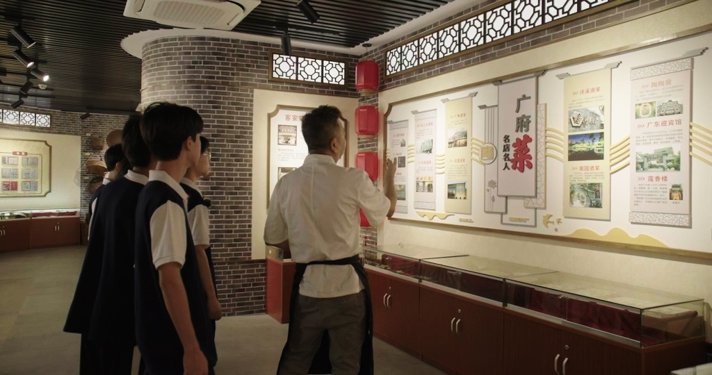 “粤菜小师傅”②：做一块合格必威 必威betway的叉烧有多难？(图4)