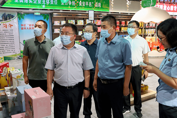王玉东调研我县食品安全、疫情防控、安全必威 betway必威生产工作(图1)