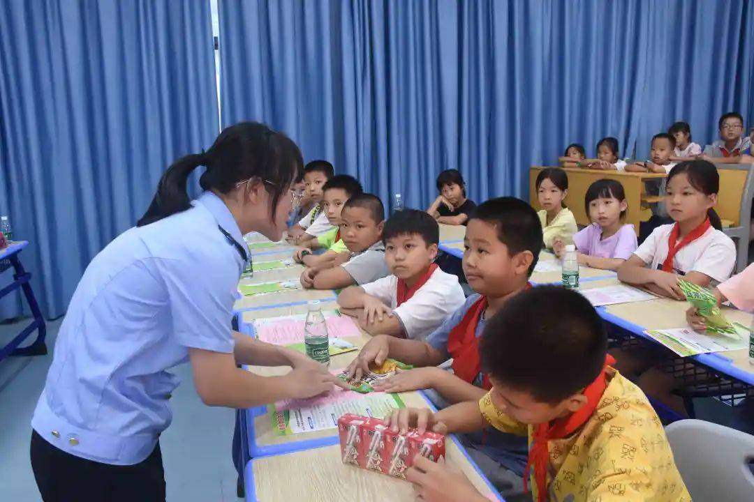 科普食品安全知识护航学生健康成长—平和县食品安全进校园活动正式启动必威 必威betway(图4)