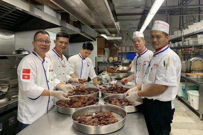 必威 必威betway亲笔撰书传道授徒名厨欧锦和：一心一意一情传承粤菜文化！(图6)