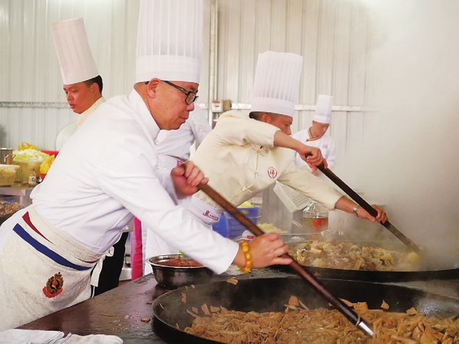 必威 必威betway亲笔撰书传道授徒名厨欧锦和：一心一意一情传承粤菜文化！(图9)
