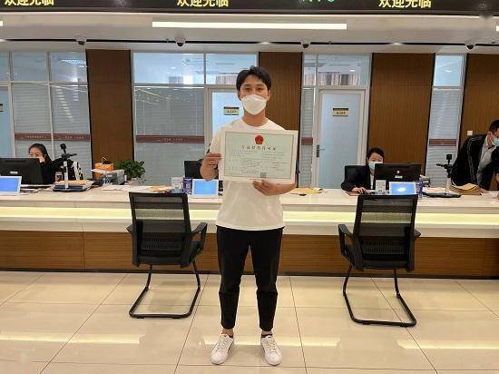 必威 必威betway临沂市河东区发出全市首张“一证多址”食品经营许可证(图1)