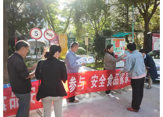 盐南高新区新河街道开展食品安全宣传周活动必威 betway必威(图1)