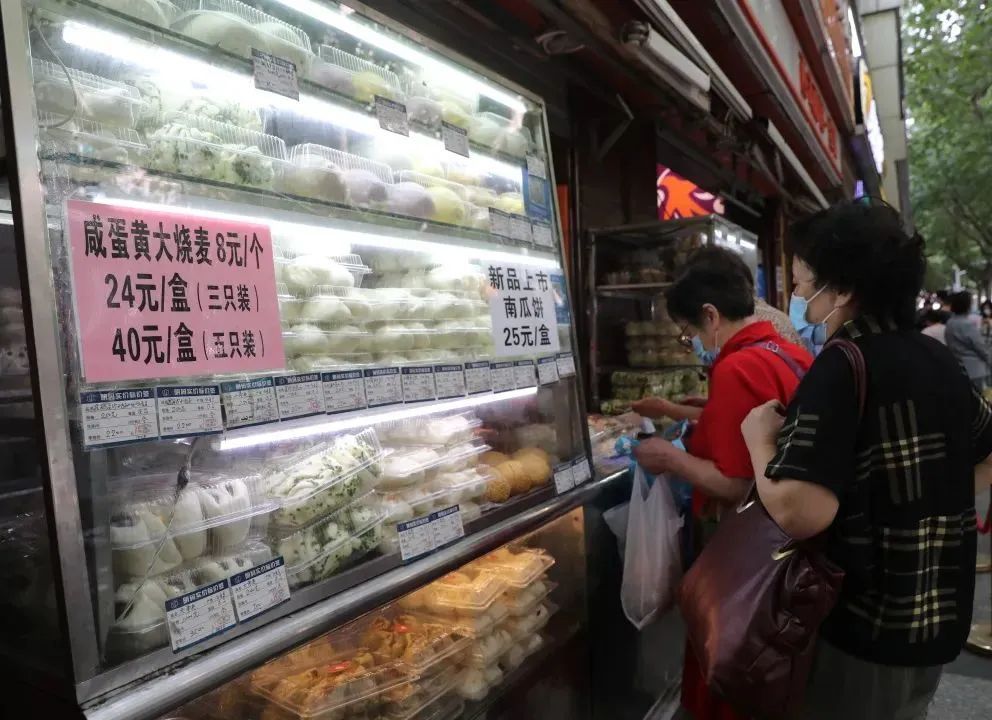 必威 betway必威上海不再全面禁止“路边摊”！大闸蟹上市！唐山打人案判了！白玉兰食品店要关？缺牙＝减寿(图5)