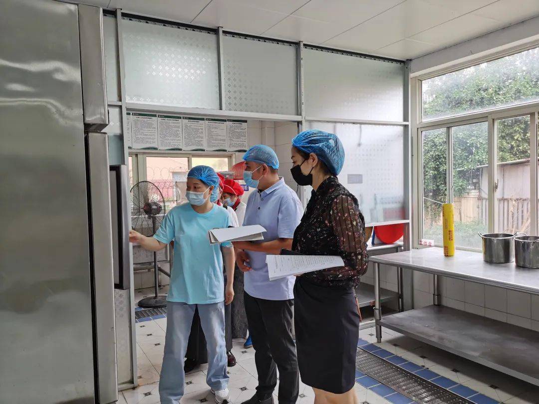 开展食品安全排查护航学生“舌必威 betway必威尖上的安全”(图3)