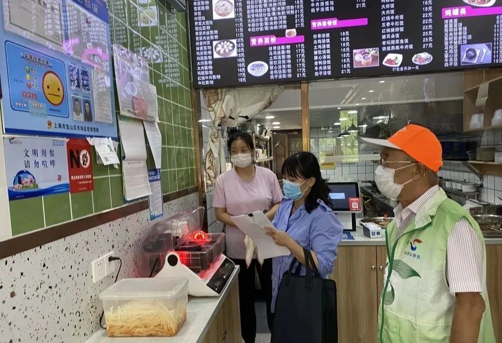 守护“舌尖上的安全”！宝山这个镇开展食品必威 betway必威安全检查工作(图1)