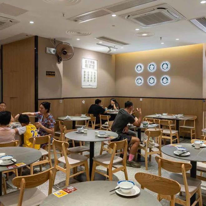 必威 betway必威江南西老字号「品汤居」3折开饭！人均40+：烤乳猪+顺德捞鸡+烧鹅10道招牌菜+糖水！国庆可用！(图2)