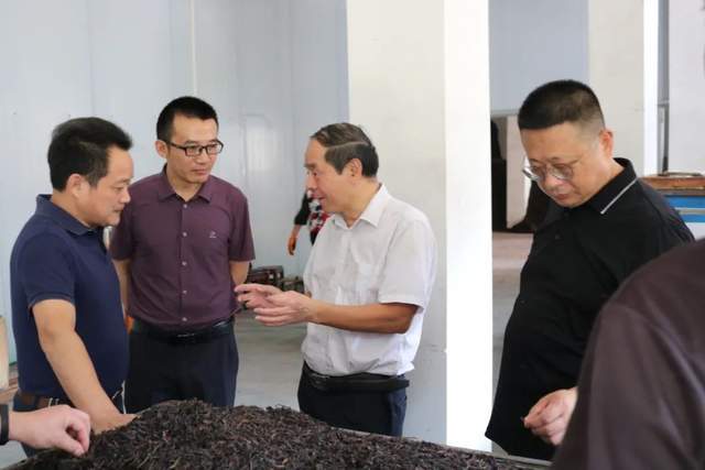 必威 必威betway咸宁市市场监管局局长到咸安、崇阳检查国庆假期市场食品安全(图3)