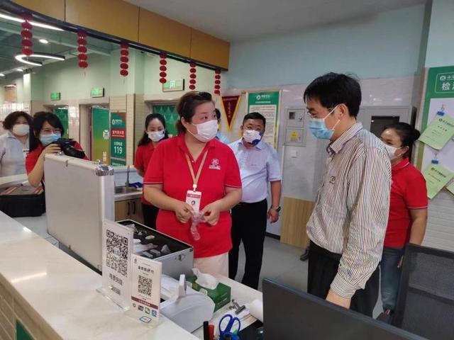 必威 betway必威潘东旭市长国庆期间检查指导食品安全工作(图1)