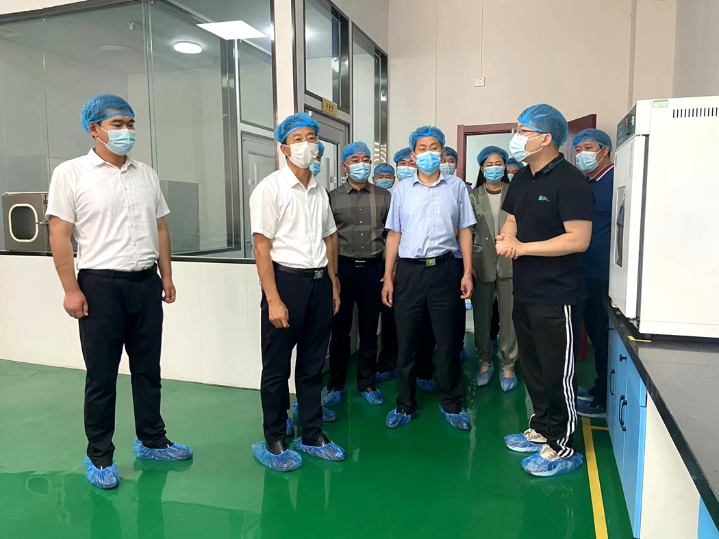 必威 betway必威商丘市市场监管局局长戚征伦对国庆期间食品安全工作进行督导调研(图1)