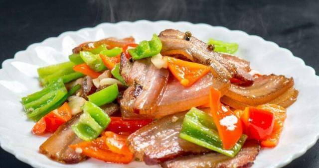 无油无味才是粤菜？78岁老师傅：只要“它”在手炒菜一步就飘香必威 betway必威(图3)