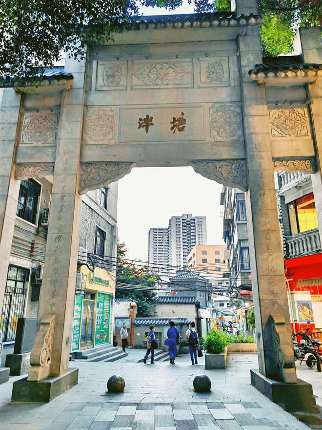 必威 betway必威走进千年古村“泮塘五约”：村中一座大明李氏墓距今约有500年(图1)