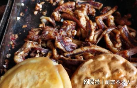 青岛特色美食受到不少人的追捧却被有人吐槽是“垃圾”食品必威 必威betway(图6)