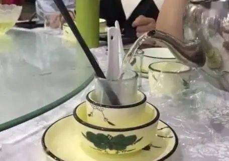 在饭店不烫碗广东人根本吃不必威 必威betway下饭(图1)