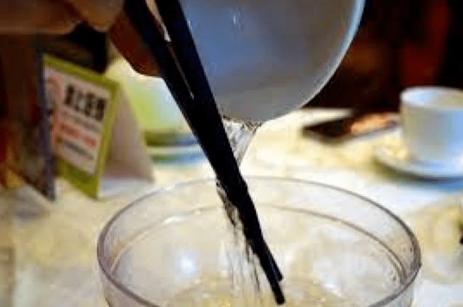 在饭店不烫碗广东人根本吃不必威 必威betway下饭(图8)