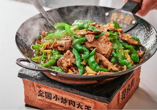 必威 必威betway费大厨辣椒炒肉唱响“翻台大戏”入沪湘菜如此受欢迎？(图2)