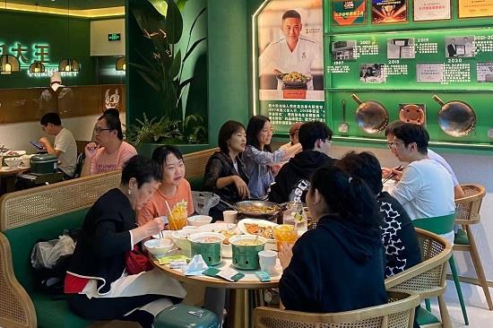 必威 必威betway费大厨辣椒炒肉唱响“翻台大戏”入沪湘菜如此受欢迎？(图3)