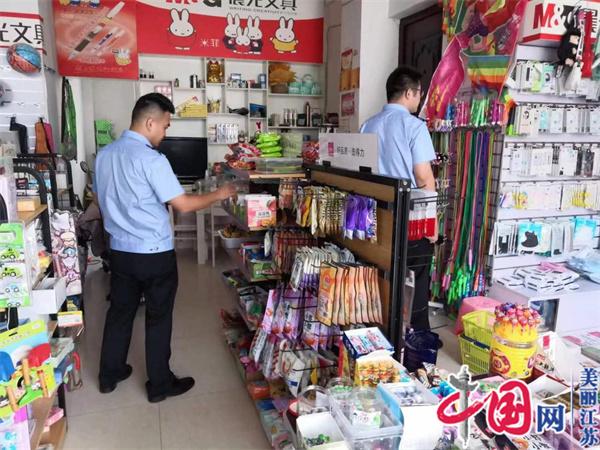 徐州市场监管局扎实开展秋季校园周边食品安全专必威 必威betway项整治行动(图1)