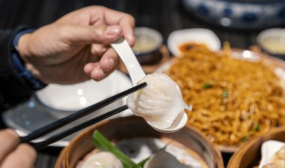 必威 必威betway广州早茶和扬州早茶你选哪个？网友：明明是两大菜系在“比拼”(图1)