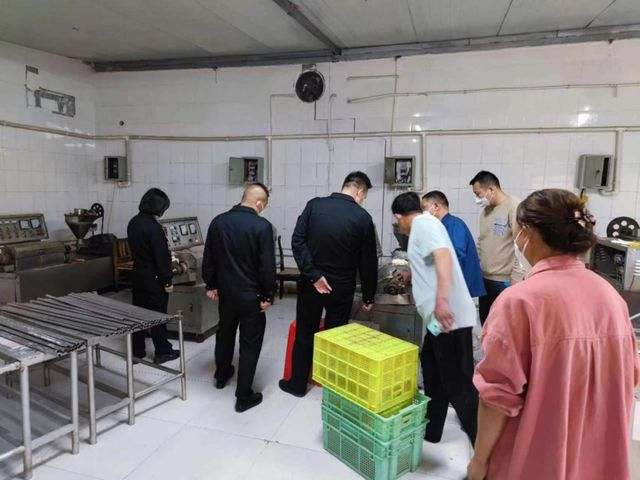 必威 必威betway「食安七里河」基层所长谈食品安全之七里河区市场监管局八里镇市场监管所所长刘维新(图1)