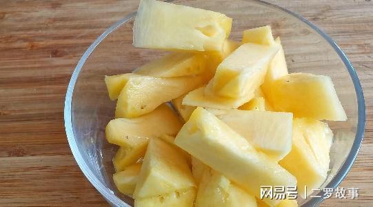 必威 betway必威饭店的菠萝咕咾肉为啥好吃？原来做法这么简单挑食的孩子抢着吃(图3)