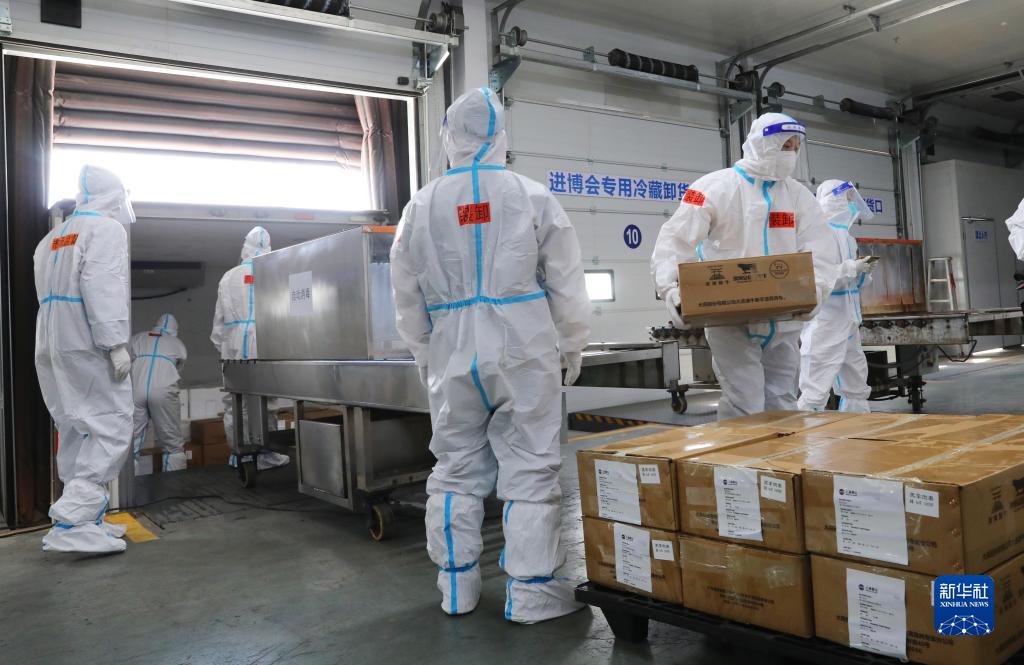 必威 betway必威第五届进博会首批进口冷链食品展品抵达总仓(图3)