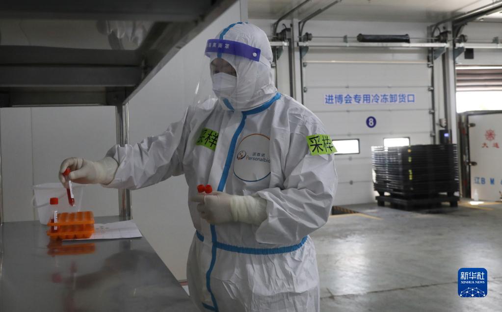 必威 betway必威第五届进博会首批进口冷链食品展品抵达总仓(图5)