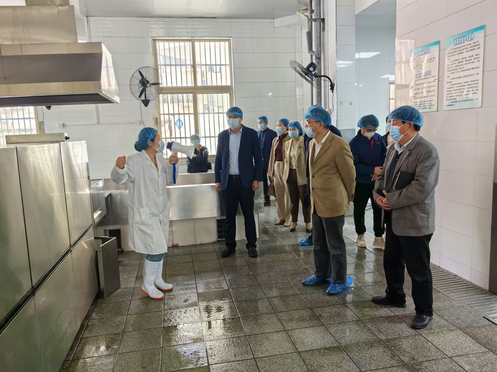 确保市民吃得安心放心 扬州首批食品安全总监上必威 必威betway岗(图1)