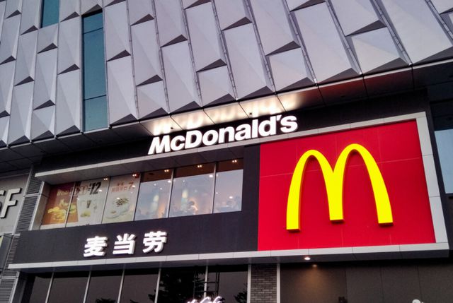 严把食品安全关麦当劳消毒水营造健康就餐环境必威 betway必威(图2)