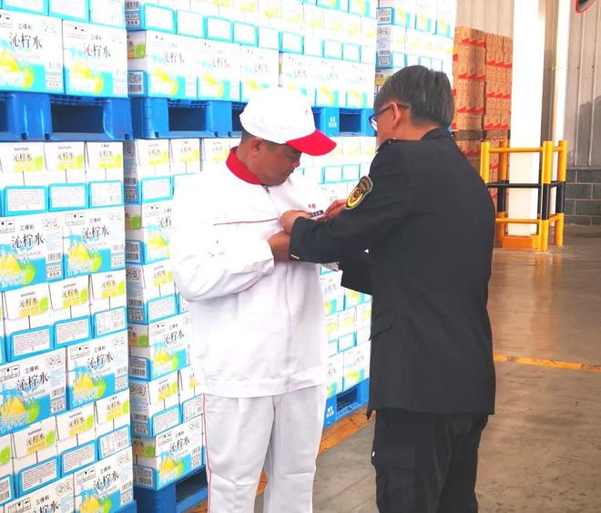 我市首批“食品安全总监”和“必威 betway必威食品安全员”上岗！(图3)