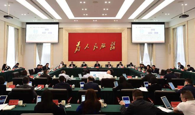 四川天府新区工委委员会议专题研究部署食品安全分层分级包保工作 高必威 betway必威位推动“两个责任”落地落实(图1)
