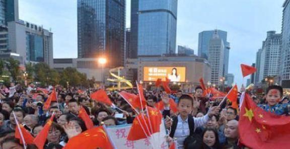 英国华人妈妈：倘若中国经济是全球第一全家都会改回中国国籍必威 betway必威(图9)