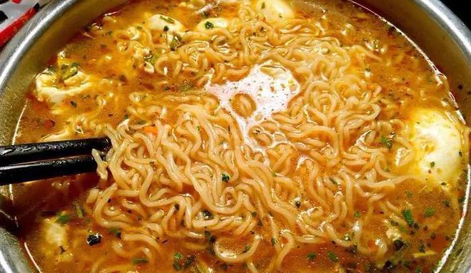 必威 betway必威中国人口中的“垃圾食品” 竟是非洲“奢侈品” 还成身份象征!(图3)