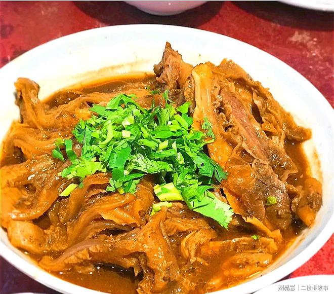 软嫩肥美、酥脆香甜！成都的地道粤菜风味“明星烧鹅”不容错过必威 必威betway(图3)