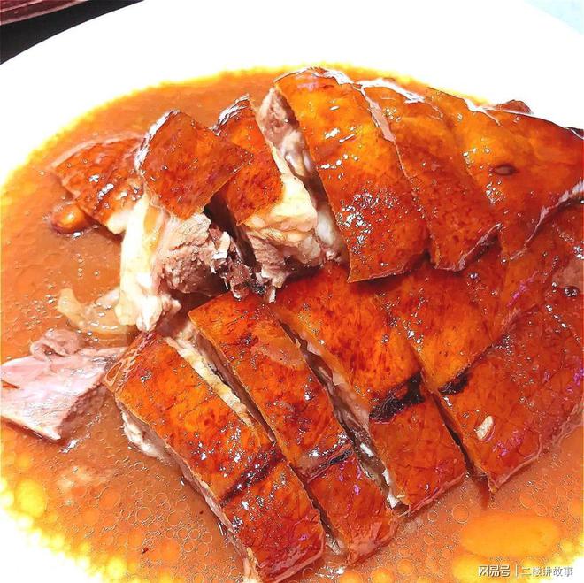 软嫩肥美、酥脆香甜！成都的地道粤菜风味“明星烧鹅”不容错过必威 必威betway(图2)