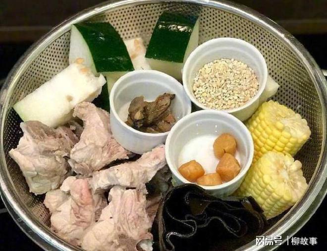 为什么广东人炖的汤如此美味？粤菜大厨：牢记6点想不好喝都难必威 必威betway(图4)