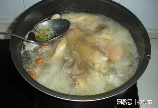 为什么广东人炖的汤如此美味？粤菜大厨：牢记6点想不好喝都难必威 必威betway(图3)