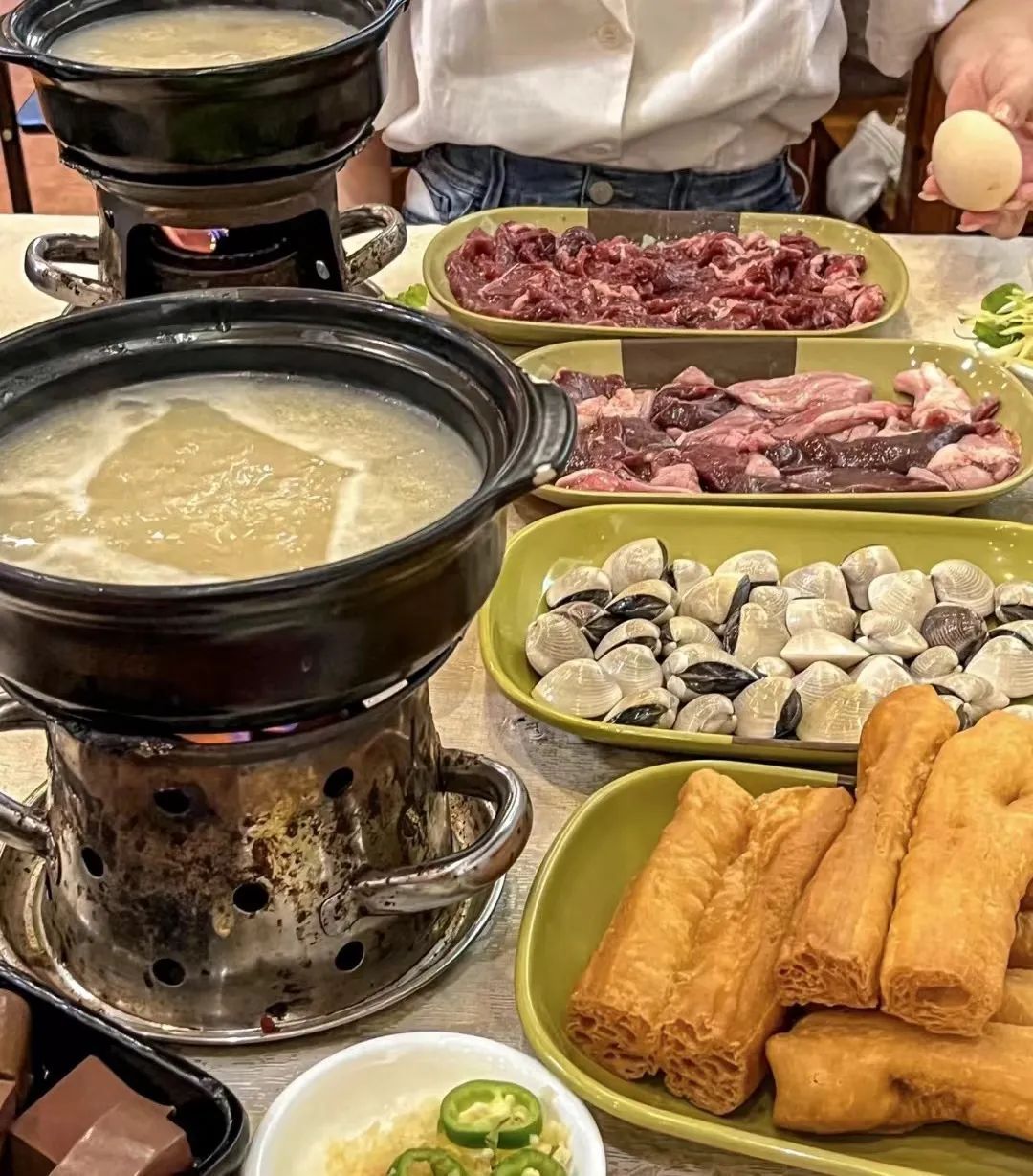 必威 必威betway粥水也能做锅底！小众的粥底火锅靠“鲜甜”闯出一片天(图3)