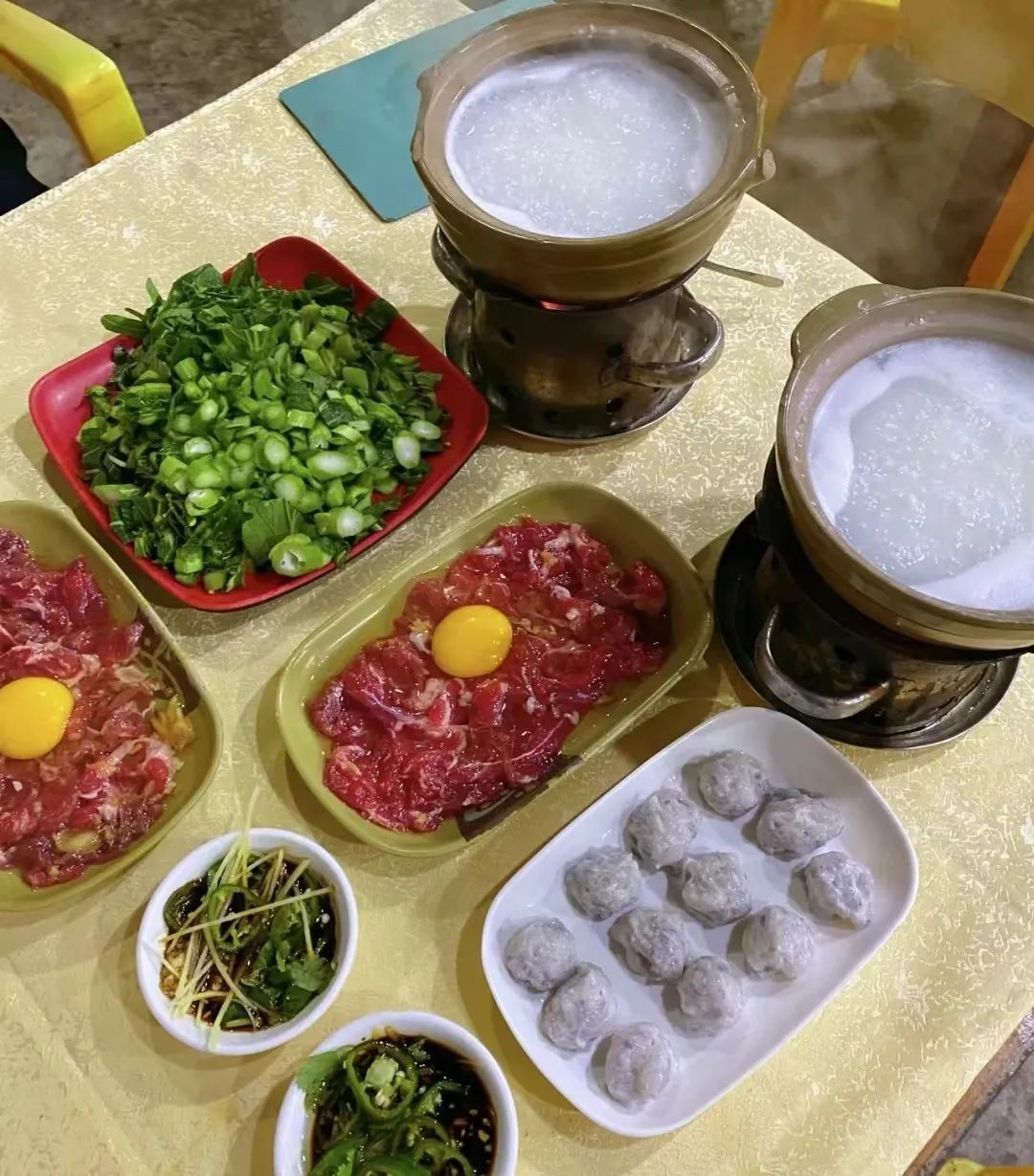 必威 必威betway粥水也能做锅底！小众的粥底火锅靠“鲜甜”闯出一片天(图8)