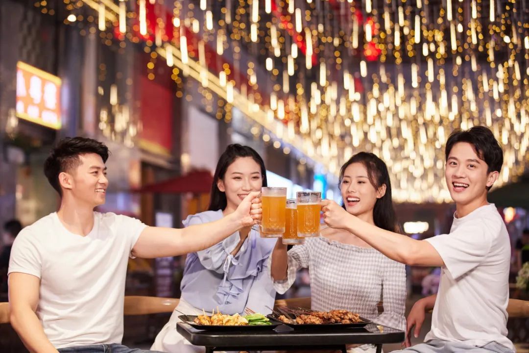 必威 必威betway粥水也能做锅底！小众的粥底火锅靠“鲜甜”闯出一片天(图9)